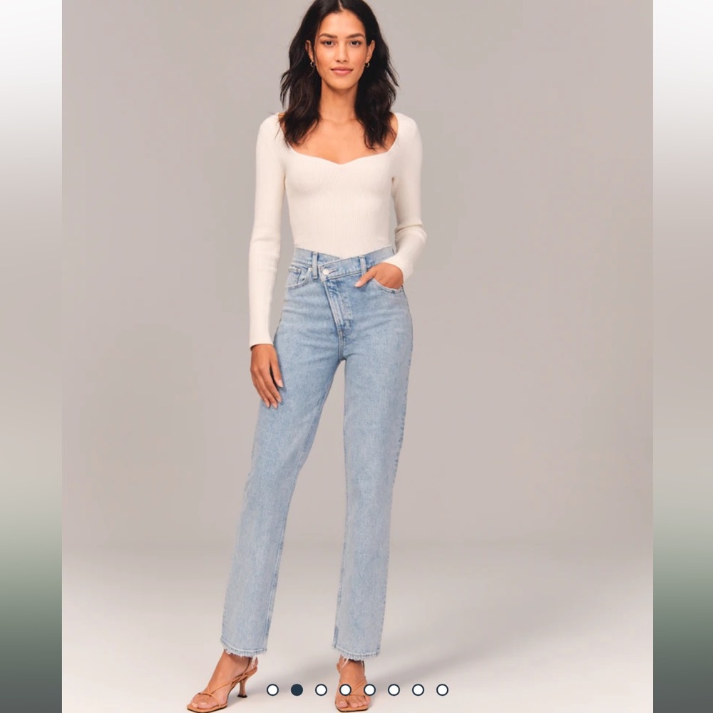 NWOT Abercrombie & Fitch 90s High-Rise Straight criss-cross waist Jeans